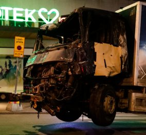 Οι 40 φωτογραφίες που κόβουν την ανάσα από τη τρομοκρατικη επίθεση στην καρδιά της Στοκχόλμης - Κυρίως Φωτογραφία - Gallery - Video