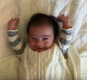 Πάμε ένα τρελούτσικο viral βιντεάκι: Το μωρό ξυπνάει κάθε πρωί και "χέρια ψηλά κι όλα τα φτάνω...."