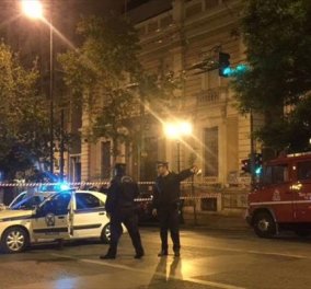 Συναγερμός στην Αντιτρομοκρατική: Έκρηξη στο κέντρο της Αθήνας σε υποκατάστημα Τράπεζας -Φώτο & Βίντεο