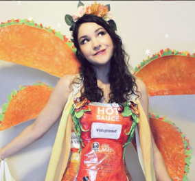 Η τρελούτσικη Olivia ντύνεται σαν tacos έτοιμη να την φας! Φώτο της «Βασίλισσας του fast food»