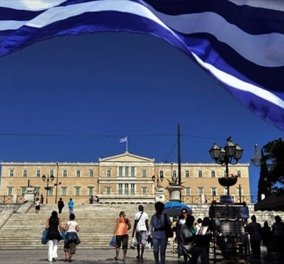 Δημοσκόπηση δείχνει πως οι εξελίξεις στην οικονομία επηρεάζουν τους Έλληνες - Τι ελπίζουν να αλλάξει