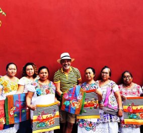O διάσημος Christian Louboutin της κόκκινης σόλας λανσάρει μια τσάντα - έκρηξη χρωμάτων & Μεξικάνικης χαράς (Φωτό)