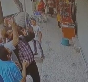 Απίστευτο περιστατικό στην Τουρκία: Μωρό πέφτει από μπαλκόνι και το σώζουν τελευταία στιγμή οι περαστικοί (Βίντεο)