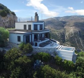 Αυτή η κατοικία στην Κεφαλονιά είναι σκαρφαλωμένη στα 300 μέτρα πάνω από τη θάλασσα & η θέα της κόβει την ανάσα!