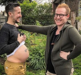 Ζευγάρι ομοφυλόφιλων περιμένει το πρώτο του βιολογικό παιδί- Έχουν ήδη δύο υιοθετημένα παιδιά - Κυρίως Φωτογραφία - Gallery - Video