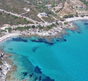 Εγγλεζονήσι όπως Μπαχάμες: Ο άγνωστος παράδεισος με τις γαλαζοπράσινες παραλίες 1 ώρα μακριά από την Αθήνα
