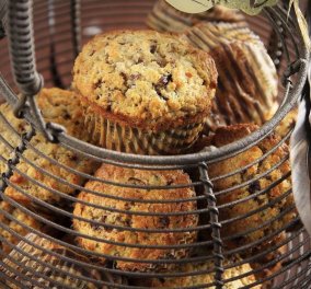 Ξεκινάμε δυναμικά την ημέρα μας με muffins με αχλάδια & σοκολάτα του Άκη Πετρετζίκη