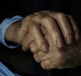100χρονος πέθανε λίγες ώρες μετά την ένοπλη ληστεία στο σπίτι του στην Καλλιθέα - Ξυλοκοπήθηκε από τους δράστες