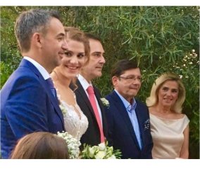 Πανευτυχής ο Θοδωρής Δρακάκης - Πάντρεψε την κόρη του με τον αγαπημένο της Άρη- Έλαμπε η νύφη