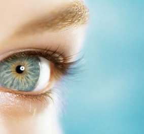 Ασύλληπτο: Αφαίρεσαν 27 φακούς επαφής από το μάτι μιας γυναίκας — Φορούσε επί 35 χρόνια & τους... άφηνε 