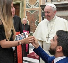 Νεαρός βουλευτής έκανε πρόταση γάμου στη μνηστή του μπροστά στον Πάπα (ΒΙΝΤΕΟ)