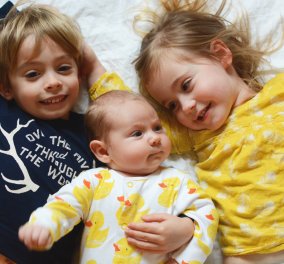 Πώς είναι η ζωή με τρία παιδιά; Προφανώς υπέροχη και για τα ίδια και για τους γονείς - να γιατί  - Κυρίως Φωτογραφία - Gallery - Video
