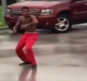 Βίντεο: Ο 16χρονος έφηβος χορεύει εκπληκτικά μέσα στην βροχή και γίνεται viral
