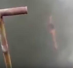 Βίντεο: Κροκόδειλος κατασπαράζει Ινδονήσιο που πιστεύει ότι ο Θεός τον έκανε σούπερμαν