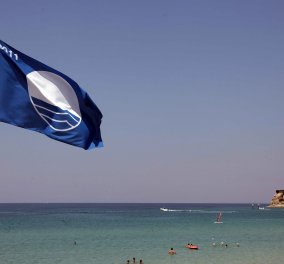 Υποστολή της «Γαλάζιας Σημαίας»: Σε ποια παραλία και για ποιο συγκεκριμένο λόγο αφαιρέθηκε