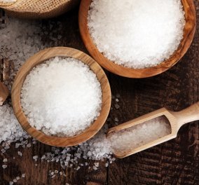 5 παράξενα σημάδια που δείχνουν ότι το σώμα σου «ζητάει» να κόψεις το αλάτι