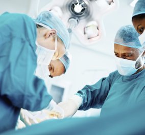 Οι ασθενείς που χειρουργήθηκαν από γυναίκες χειρουργούς εμφανίζουν ελαφρώς μικρότερα ποσοστά θανάτου