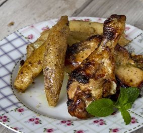 Ένα πιάτο που αγαπούν όλοι: Κοτόπουλο λεμονάτο με πατάτες από τον Άκη Πετρετζίκη! - Κυρίως Φωτογραφία - Gallery - Video