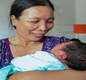 Πρωτοφανές: Βιετναμέζα γέννησε αγοράκι βάρους 7,1 κιλά 
