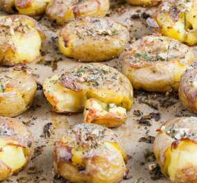 Πανευκολούρα! Πατάτες φούρνου τσακιστές με δενδρολίβανο - μια συνταγή της Αργυρώς μας 
