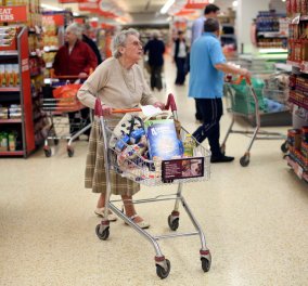 Τα ψώνια στο σούπερ μάρκετ είναι ιδανική άσκηση για άτομα τρίτης ηλικίας - Κυρίως Φωτογραφία - Gallery - Video