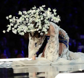 H στιγμή που η Κινέζα top model της Victoria's Secret σωριάζεται στην πασαρέλα (ΦΩΤΟ-ΒΙΝΤΕΟ) - Κυρίως Φωτογραφία - Gallery - Video