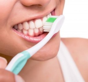 Πώς να καθαρίσετε σωστά τα δόντια σας - Δείτε πως γίνεται το σωστό βούρτσισμα (ΒΙΝΤΕΟ)
