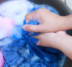Πλύσιμο στο χέρι: Αυτά είναι τα 4 λάθη που κάνετε και θα καταστρέψουν τα ρούχα σας - Κυρίως Φωτογραφία - Gallery - Video