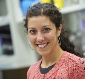 Η Δρ. Μαρία Θέμελη γυναίκα της χρονιάς για το 2017 στην Ολλανδία - Βραβεύτηκε για την έρευνα της για τον καρκίνο