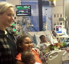 Η Τζένιφερ Λόρενς δίπλα στα μικρά παιδιά του Κεντάκι - Φωτογραφήθηκε με οικογένειες που είναι στο νοσοκομείο  