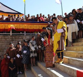 Η καλλονή βασίλισσα του Μπουτάν μας παρουσιάζει τον μικρούλη πρίγκηπα της - τόσο χαριτωμένος!!!! (ΦΩΤΟ)
