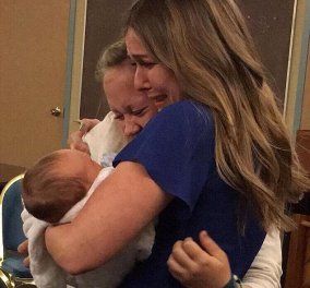 Θα σας κάνει να δακρύσετε! 21χρονη περνάει τις τελευταίες στιγμές με τον νεογέννητο γιό της πριν τον δώσει στη θετή του μητέρα 