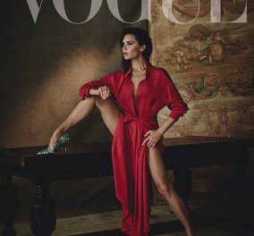Η Victoria Beckham γυμνή η ντυμένη στα κόκκινα χορεύει... φλογερά για φωτογράφιση στη Vogue   