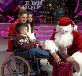 Κίνηση για βραβείο! Ντύθηκε Άη Βασίλης για να δώσει χαρά σε ανάπηρο παιδάκι ο Αλβανός πρωθυπουργός (ΒΙΝΤΕΟ)