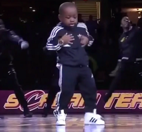 Αγαπάμε αυτό το 6χρονο μπομπιράκι! Ιδού πως "χόρεψε" στους ρυθμούς του ένα ολόκληρο γήπεδο (ΒΙΝΤΕΟ) - Κυρίως Φωτογραφία - Gallery - Video