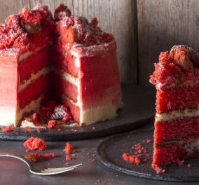 Το απόλυτο γλυκό για τον Άγιο Βαλεντίνο από τον Άκη Πετρετζίκη: Το εκπληκτικό Red Velvet Cake (ΒΙΝΤΕΟ)