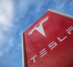 Ο επιχειρηματίας Βασίλης Αποστολόπουλος παραχωρεί στην Tesla δωρεάν εργοστάσιο στην Κόρινθο - Κυρίως Φωτογραφία - Gallery - Video