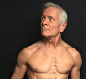 Άνδρας με απίστευτα γυμνασμένο κορμί διατηρεί τον τίτλο του πιο γυμνασμένου 68χρονου (ΦΩΤΟ - ΒΙΝΤΕΟ) - Κυρίως Φωτογραφία - Gallery - Video