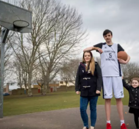 Αυτός είναι ο ψηλότερος 16χρονος στον κόσμο: Έχει ύψος 2,23 μ. (ΒΙΝΤΕΟ) 