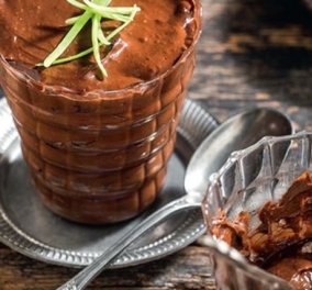 Η Αργυρώ Μπαρμπαρίγου δημιουργεί: Φανταστική μους σοκολάτας από αβοκάντο χωρίς ζάχαρη - Κυρίως Φωτογραφία - Gallery - Video
