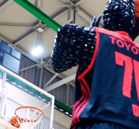 Υπερεξελιγμένο ρομποτάκι με την υπογραφή της Toyota - Αυτός είναι ο μάστερ μπασκετμπολίστας που δεν χάνει βολή! (ΒΙΝΤΕΟ)