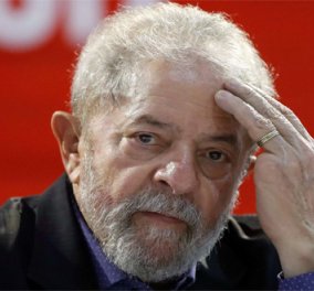 Βραζιλία: Η δραματική στιγμή που ο πρώην πρόεδρος Λούλα μπαίνει στο ελικόπτερο & πάει φυλακή (ΒΙΝΤΕΟ)