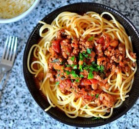 Η ιδανική συνταγή για τους μακαρονάδες! Σπαγγέτι με αυθεντική σάλτσα μπολονέζ από την μοναδική Αργυρώ Μπαρμπαρίγου