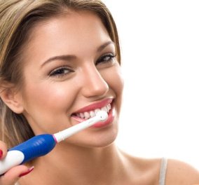 Τρεις χρήσιμες συμβουλές για να διατηρείς πάντα καθαρή την οδοντόβουρτσα σου - Κυρίως Φωτογραφία - Gallery - Video