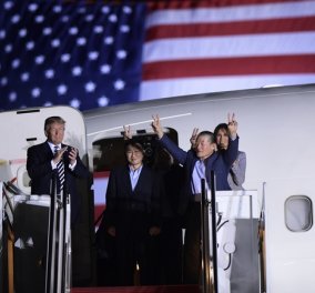 Υποδοχή από Τραμπ & Μελάνια για τους τρεις Αμερικανούς που απελευθέρωσε ο Κιμ- Έφτασαν στις ΗΠΑ (ΦΩΤΟ)