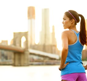 Τρέξιμο στην ζέστη: 7 πολύτιμες συμβουλές - Τα ρούχα, η ενυδάτωση, το ντους 
