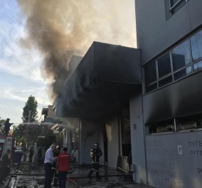 Υπό έλεγχο η μεγάλη πυρκαγιά σε αποθήκη ηλεκτρικών ειδών στο Περιστέρι (ΦΩΤΟ-ΒΙΝΤΕΟ) - Κυρίως Φωτογραφία - Gallery - Video