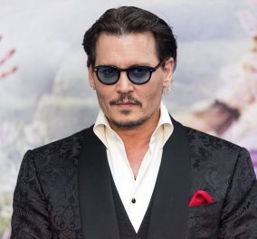 Johnny Depp: Νέα φωτογραφία τον δείχνει αδύνατο και γερασμένο να υπογράφει αυτόγραφα (ΦΩΤΟ & VIDEO) - Κυρίως Φωτογραφία - Gallery - Video