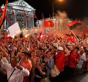 Σκόπια: Διαδήλωση κατά της αλλαγής του ονόματος- «Το VMRO-DPMNE δεν θα στηρίξει την τροποποίηση του Συντάγματος» (ΦΩΤΟ-ΒΙΝΤΕΟ)