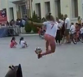 Θεσσαλονίκη: Koπέλα παίζει με την μπάλα και τα κόλπα της εντυπωσιάζουν (ΒΙΝΤΕΟ) 